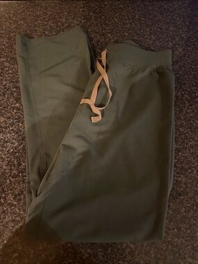 FIGS Livingston scrub pants in moss